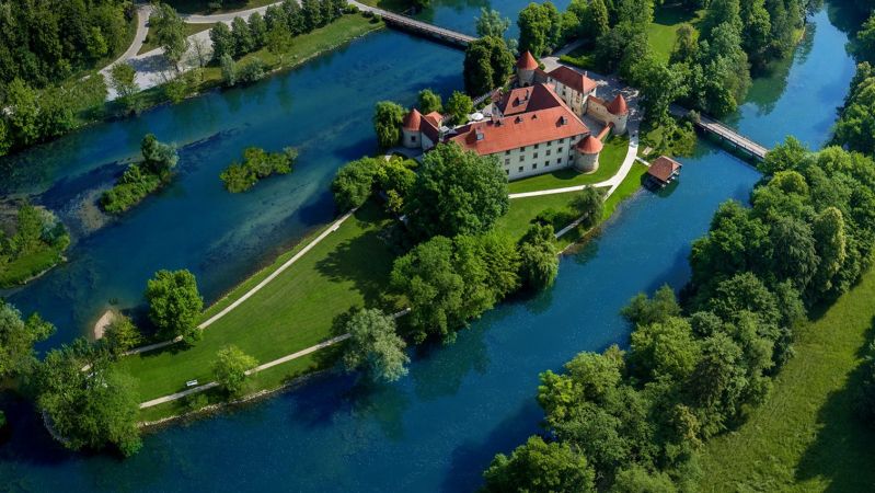 Замок Оточец